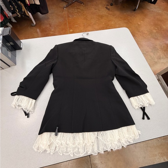 Cinq à Sept Black Blazer with White Lace Trim - Picture 2 of 9
